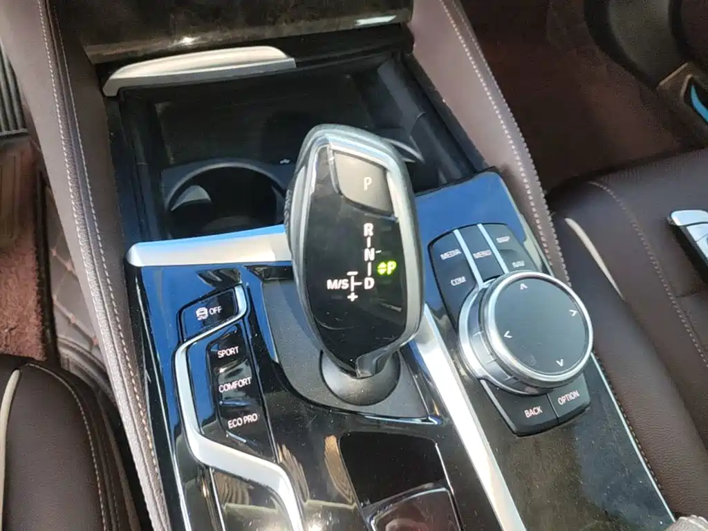 BMW 5 Series — миниатюра 14