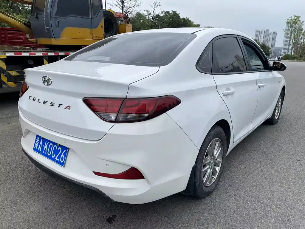 Hyundai Elantra — миниатюра 8
