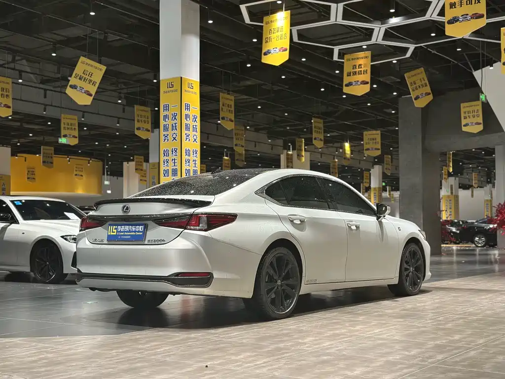 Lexus ES 2021 300h F SPORT