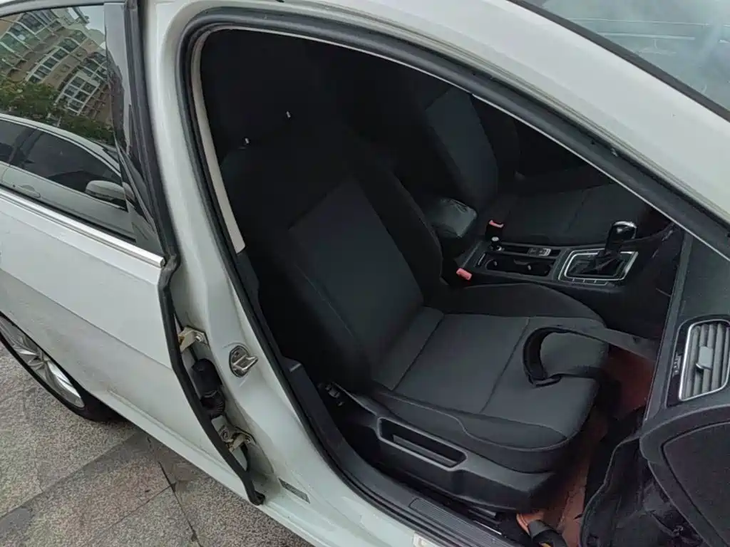 Volkswagen Golf — миниатюра 25