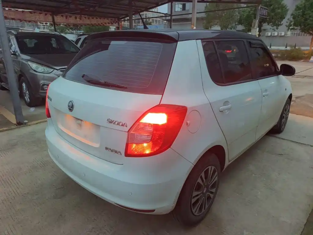 Skoda Fabia — миниатюра 7