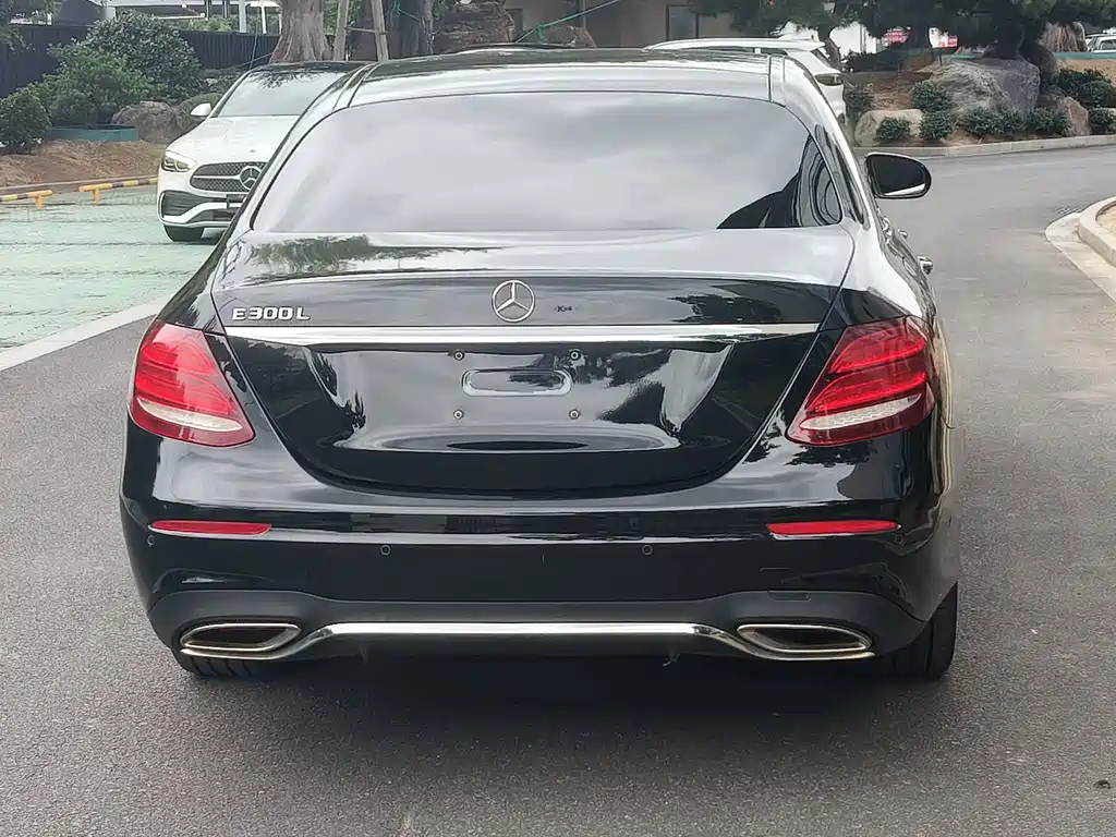 Mercedes-Benz E-Class — миниатюра 14