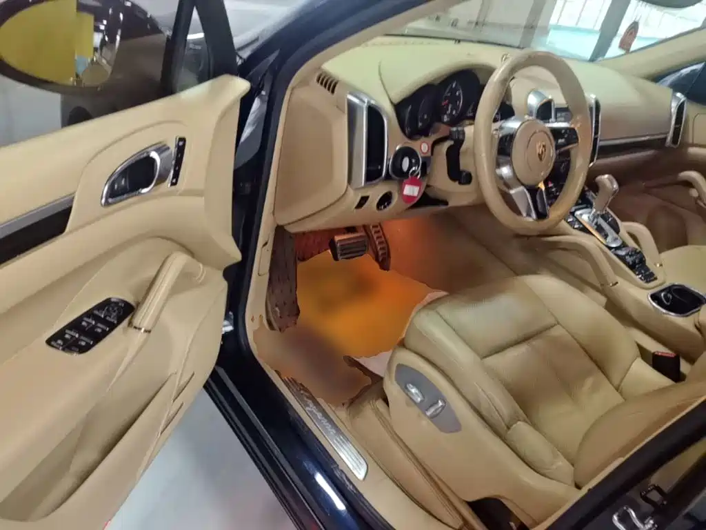 Porsche Cayenne — миниатюра 15