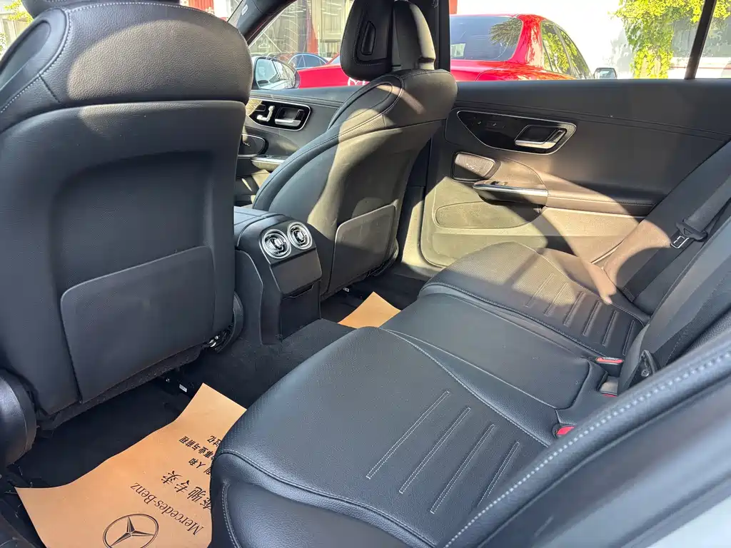 Mercedes-Benz C-Class — миниатюра 4