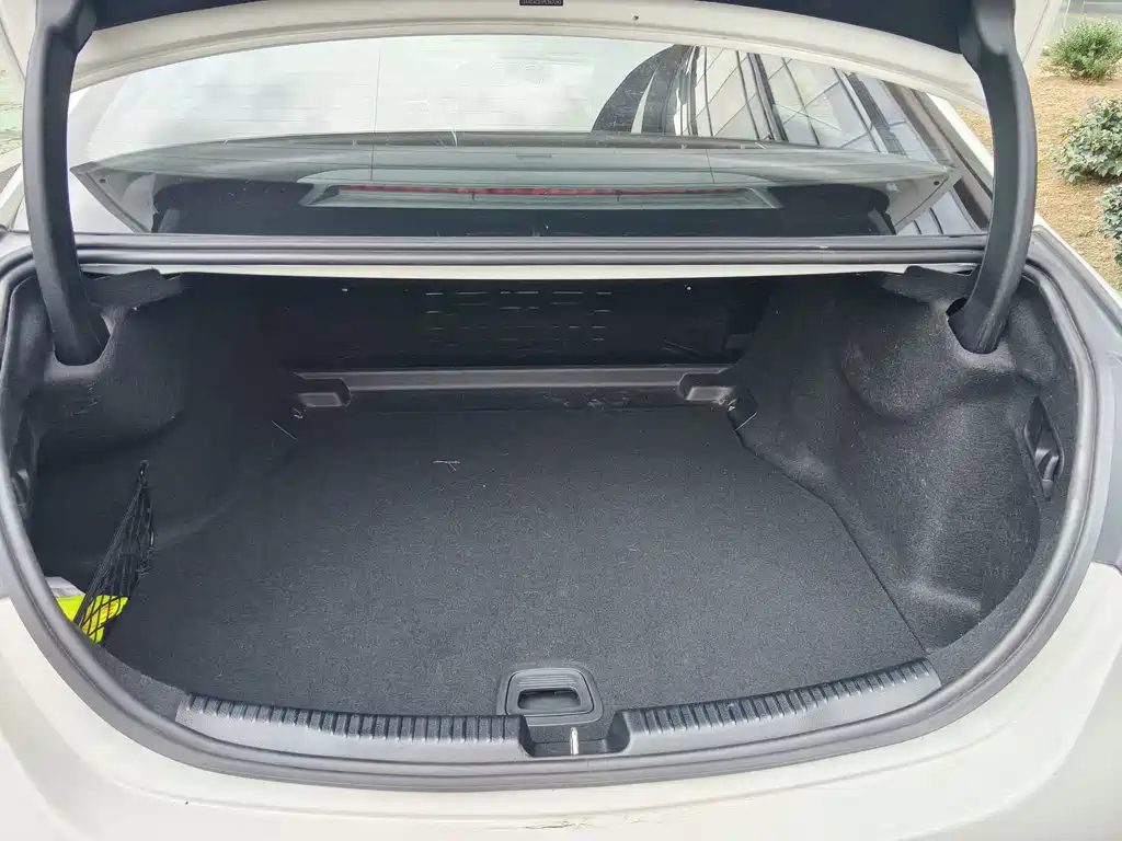 Mercedes-Benz C-Class — миниатюра 14