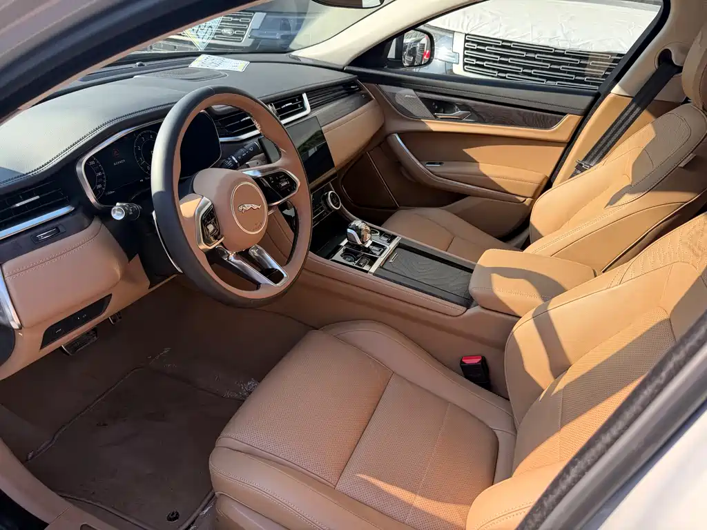 Jaguar XFL — миниатюра 13