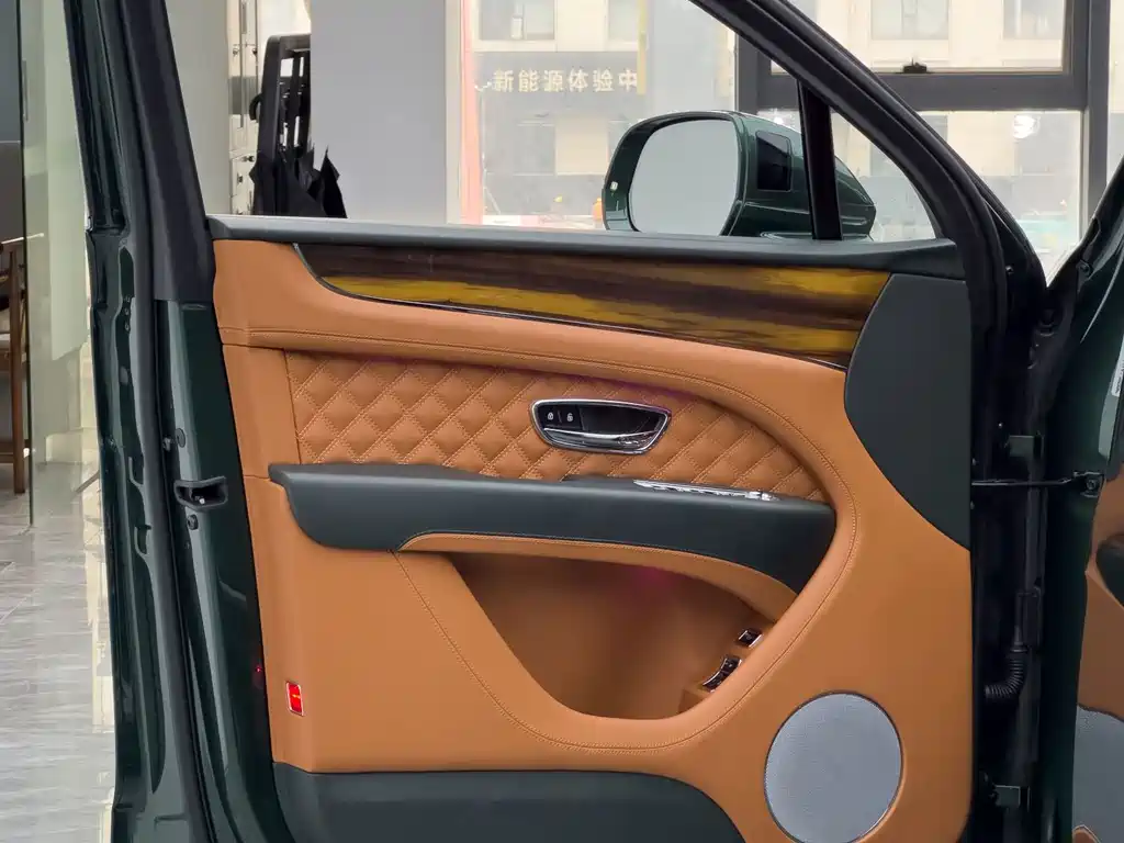 Bentley Bentayga — миниатюра 11
