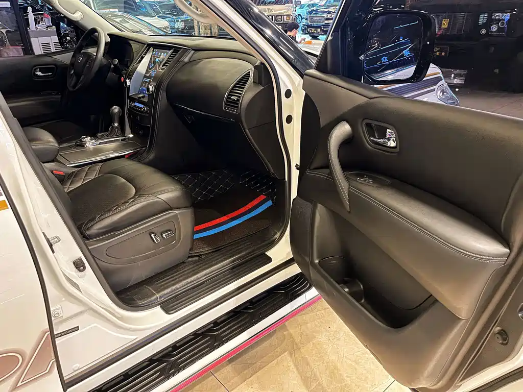 Nissan Patrol — миниатюра 15