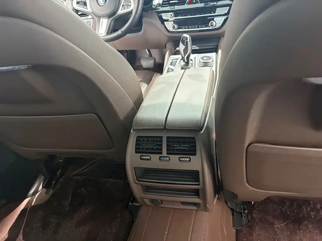 BMW 5 Series — миниатюра 8
