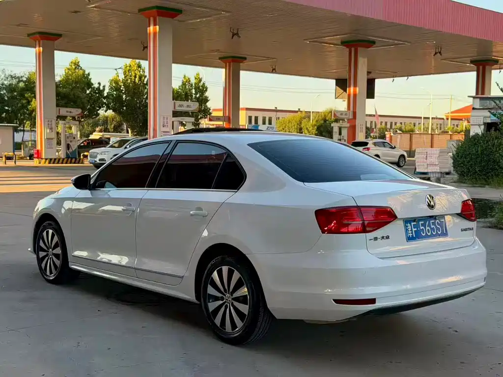 Volkswagen Sagitar — миниатюра 4