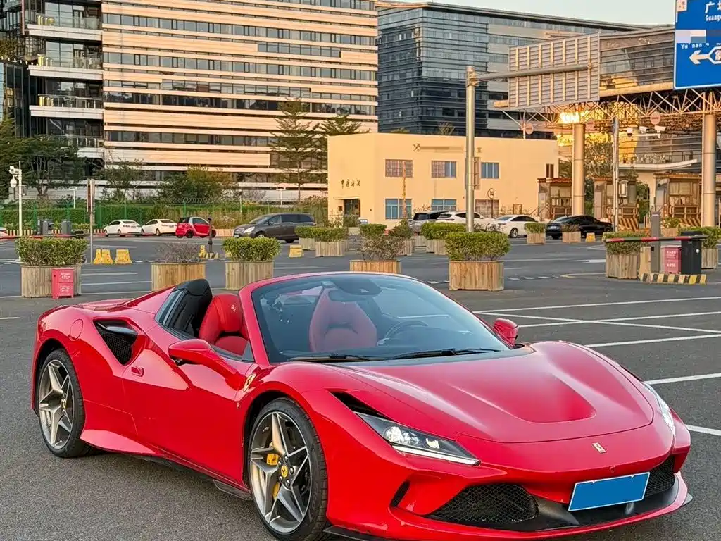 FERRARI F8
