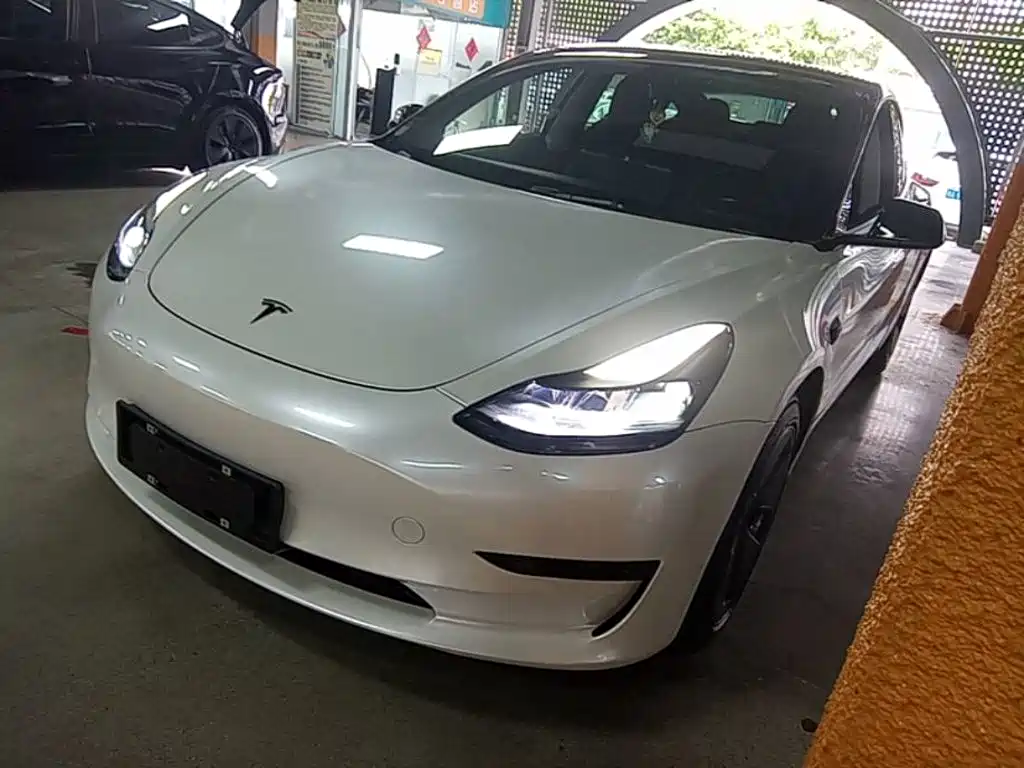 Tesla Model 3 — миниатюра 2