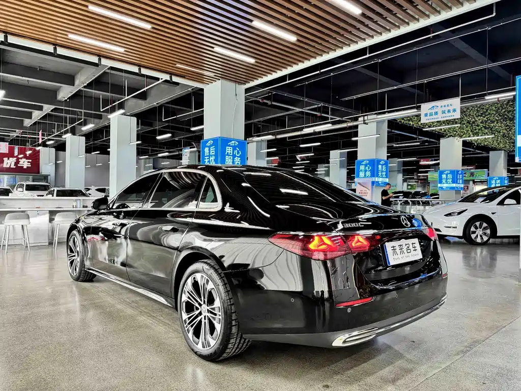 Mercedes-Benz E-Class — миниатюра 17