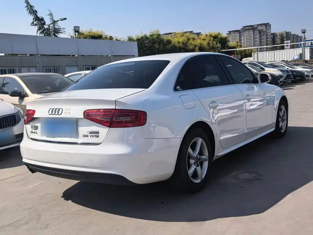 Audi A4L — миниатюра 12