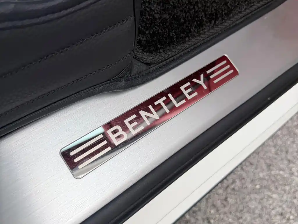 Bentley Bentayga — миниатюра 25