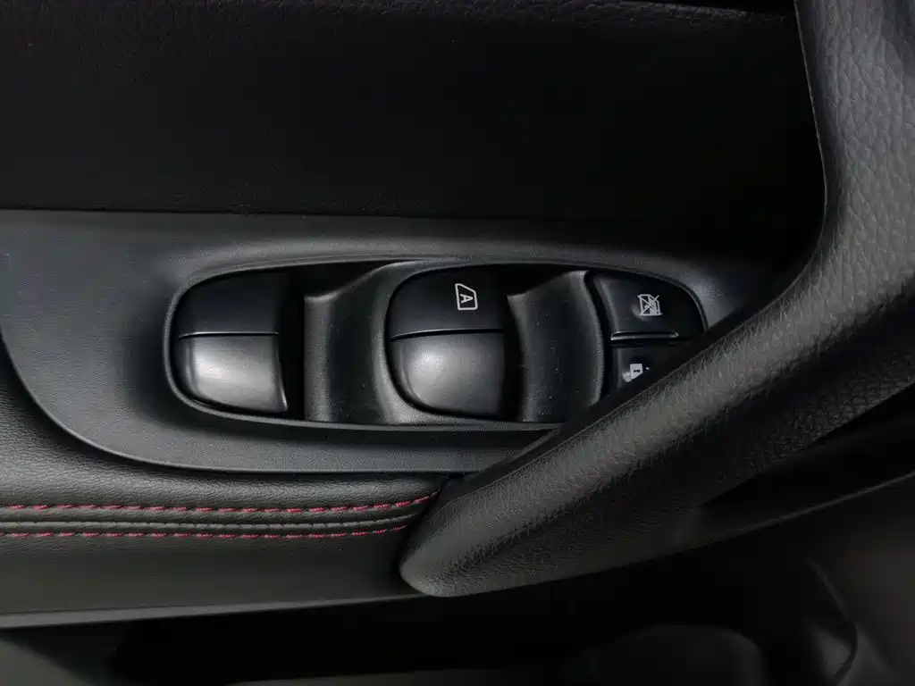Nissan Qashqai — миниатюра 9