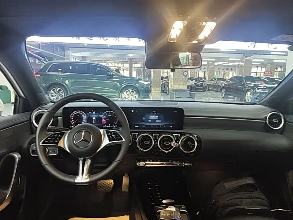Mercedes-Benz A-Class — миниатюра 6