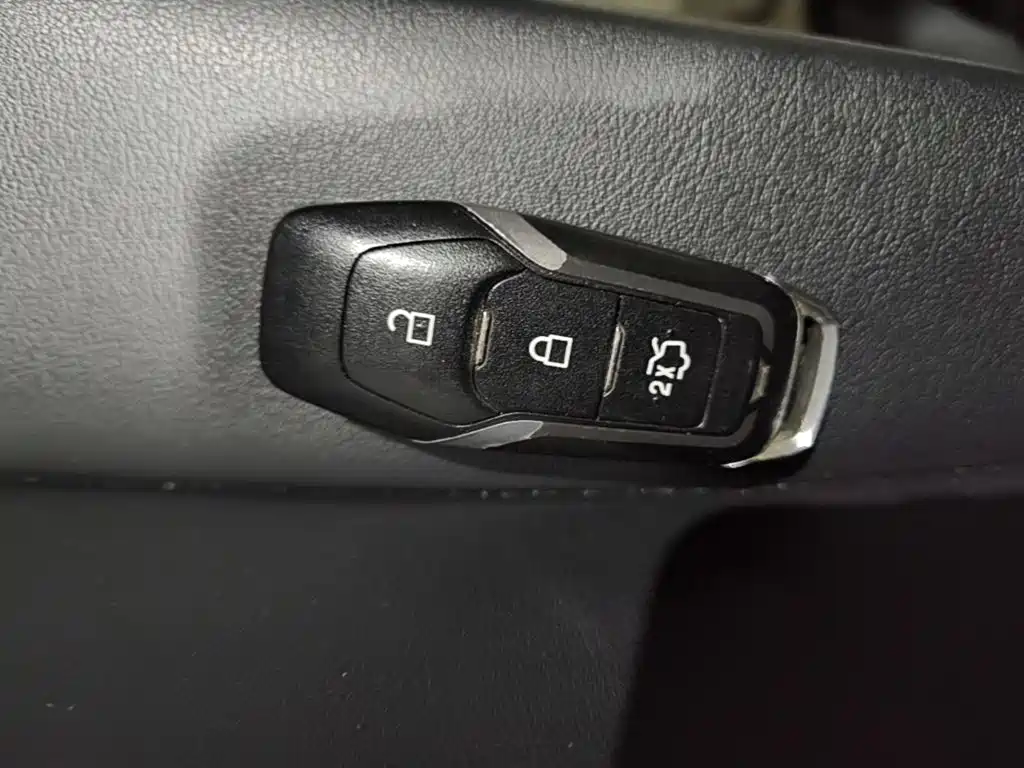 Ford Edge — миниатюра 10