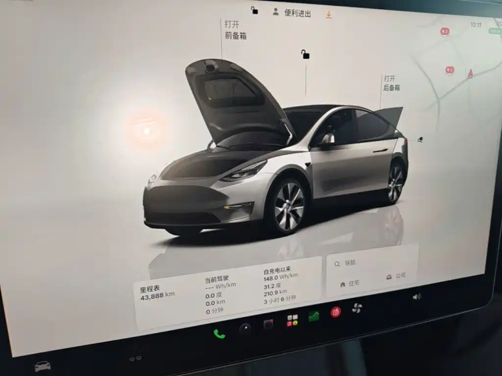 Tesla Model Y — миниатюра 12