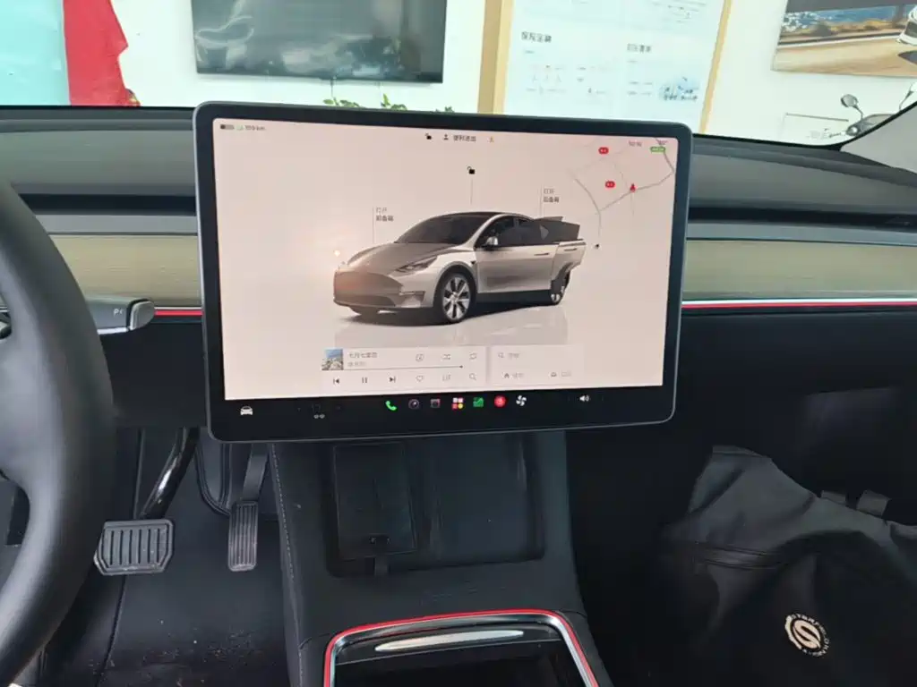 Tesla Model Y — миниатюра 13