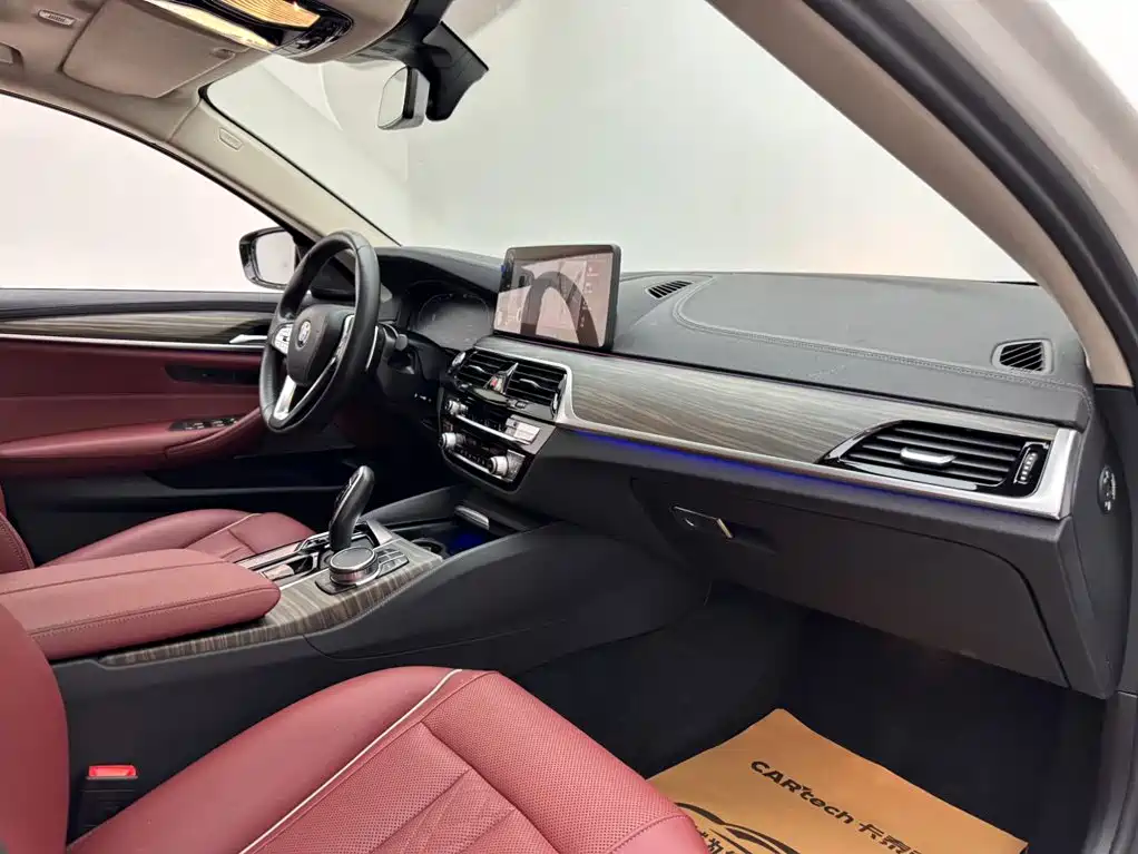 BMW 5 Series — миниатюра 11