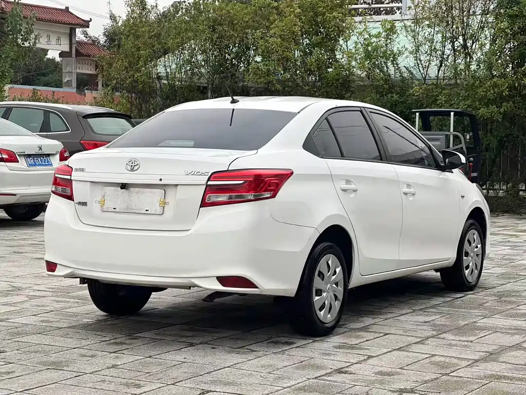 Toyota Vios — миниатюра 10