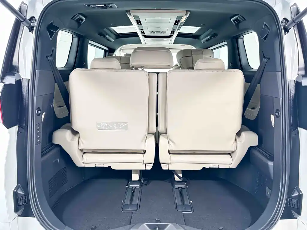 Toyota Alphard — миниатюра 5