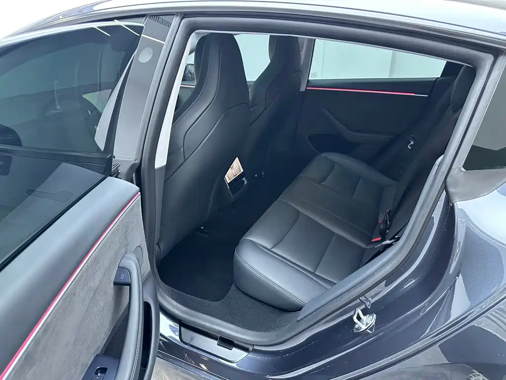 Tesla Model 3 — миниатюра 17