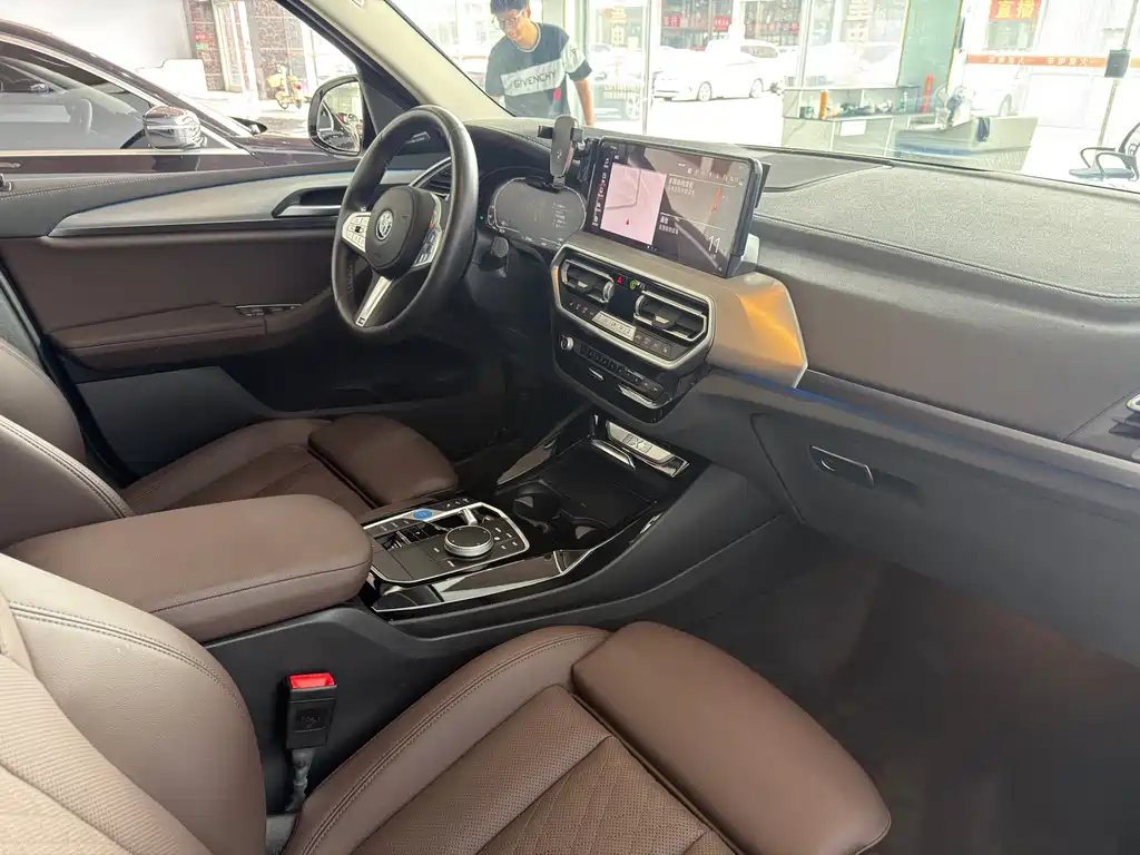 BMW iX3 — миниатюра 13
