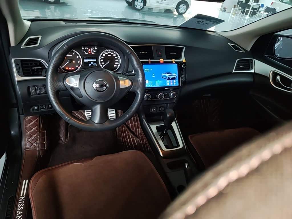 Nissan Sylphy 1.6 л 2023 г. Серебристо-серый, пробег 24300 км