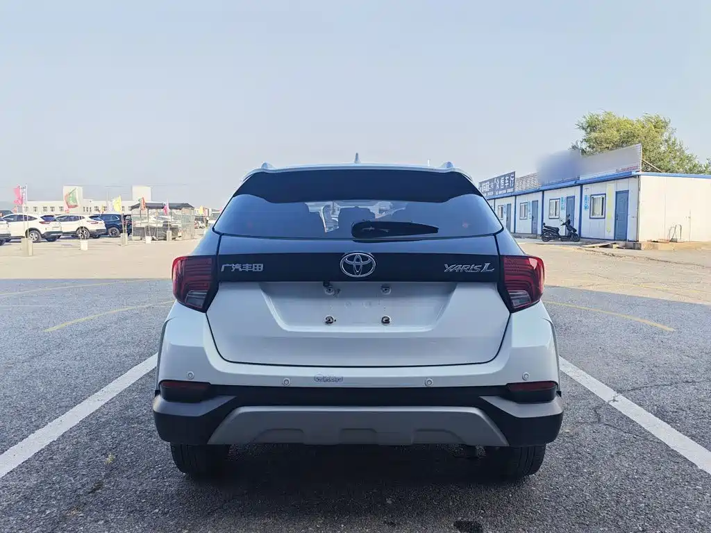 Toyota Yaris L — миниатюра 10