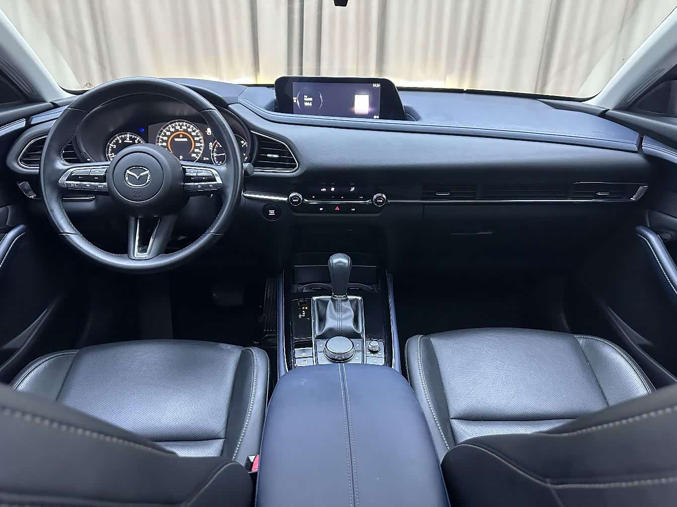 Mazda CX-30 2.0 л 2022 г. красный/фиолетовый, пробег 17000 км