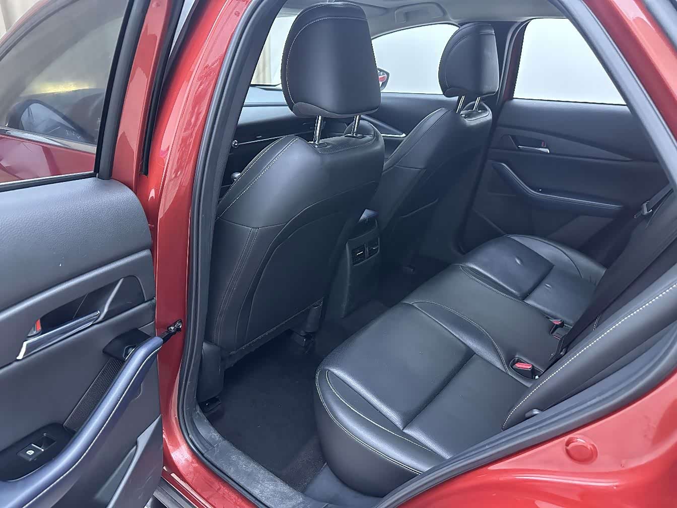 Mazda CX-30 2.0 л 2022 г. красный/фиолетовый, пробег 17000 км