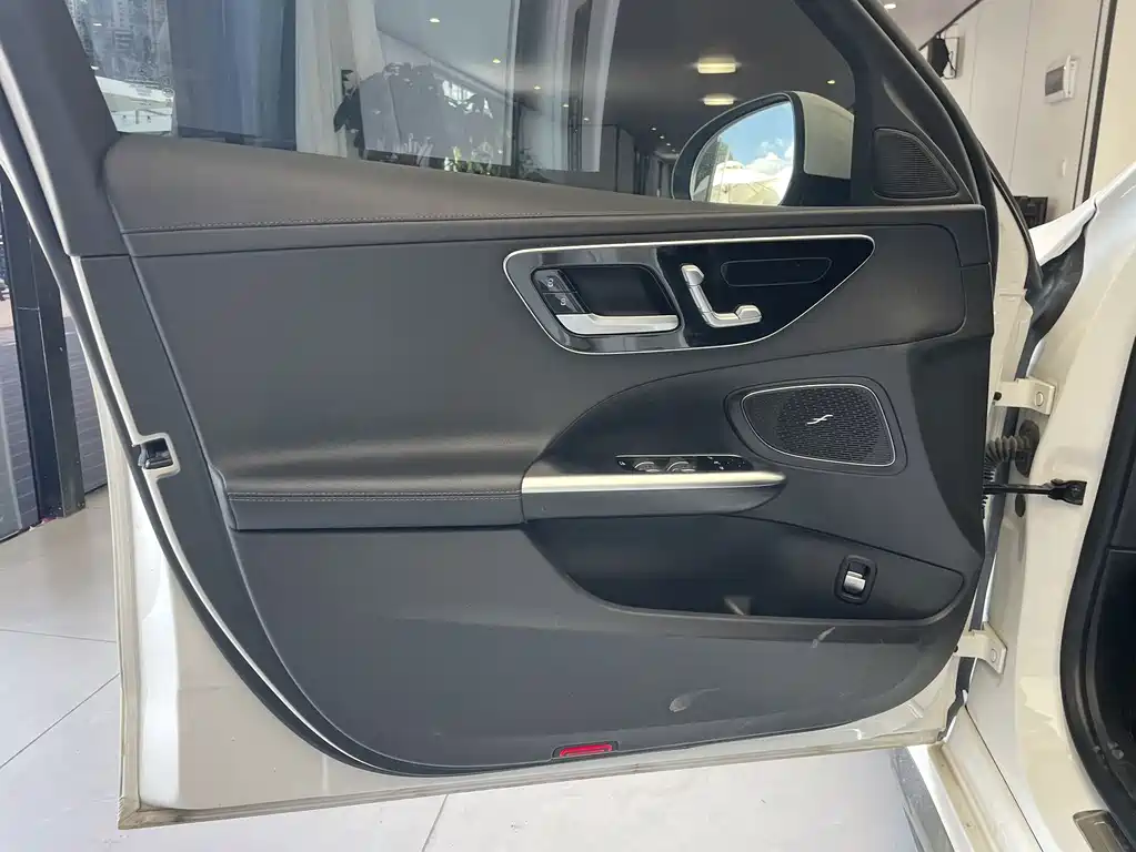 Mercedes-Benz C-Class — миниатюра 4