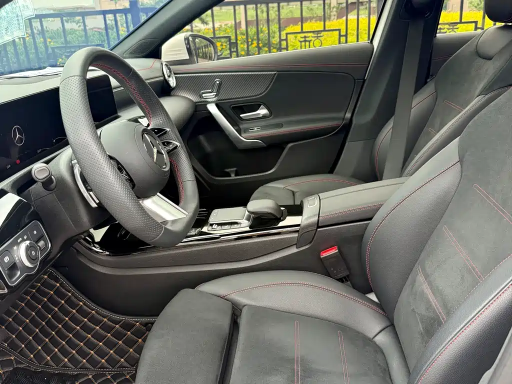 Mercedes-Benz A-Class A 2023 A 200 L Fashion