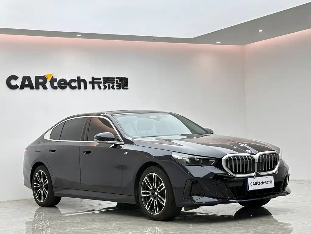 BMW 5 Series — миниатюра 6