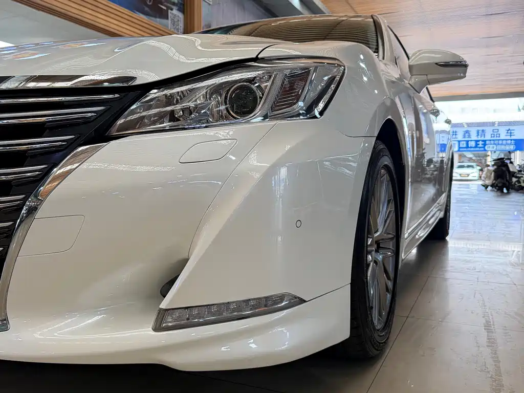 Toyota Crown — миниатюра 15