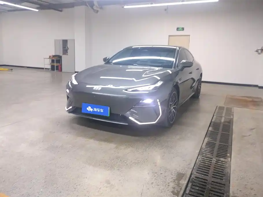 GEELY GALAXY GALAXY E8