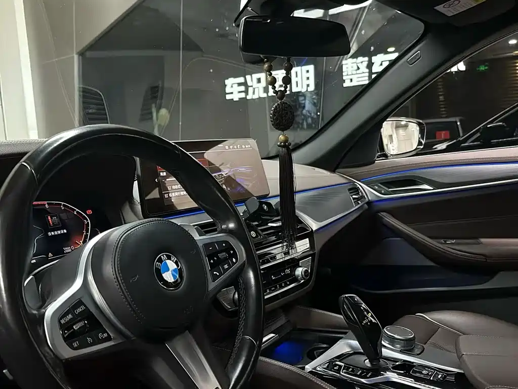 BMW 5 Series — миниатюра 7