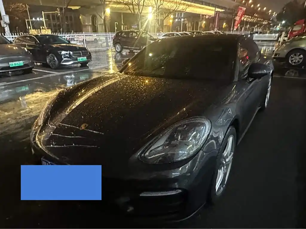 PORSCHE PANAMERA