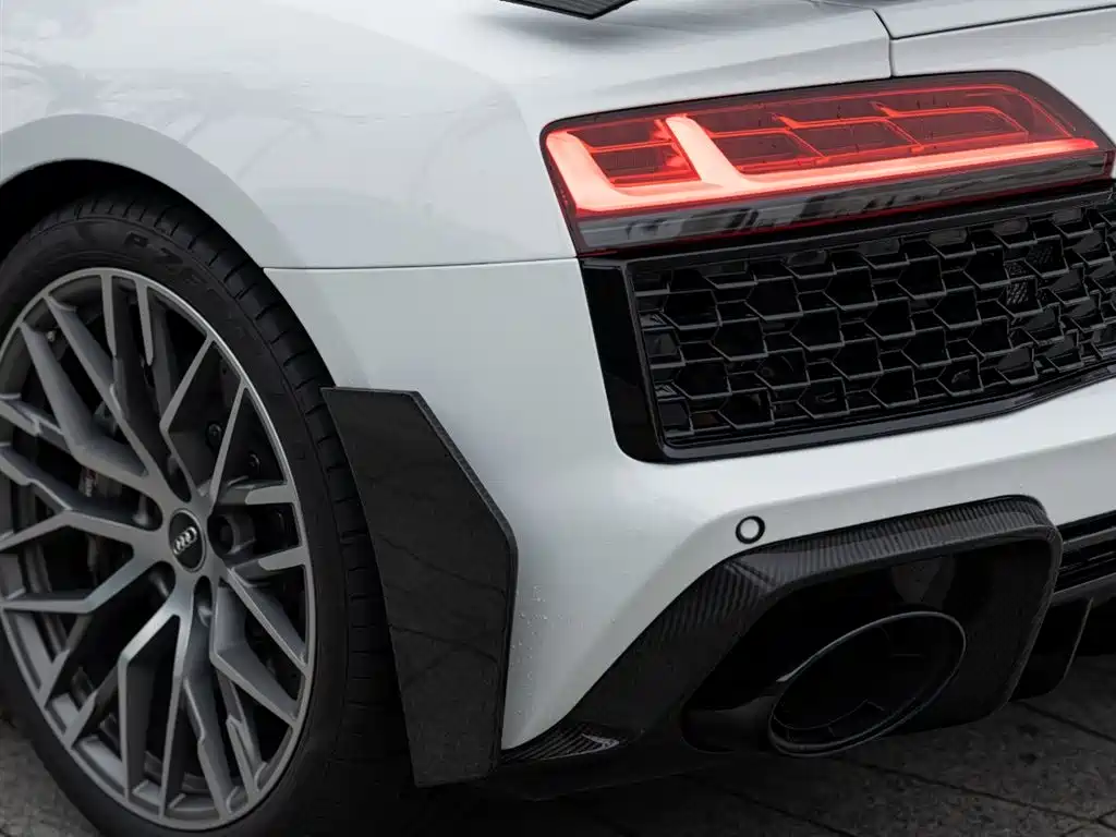 AUDI R8