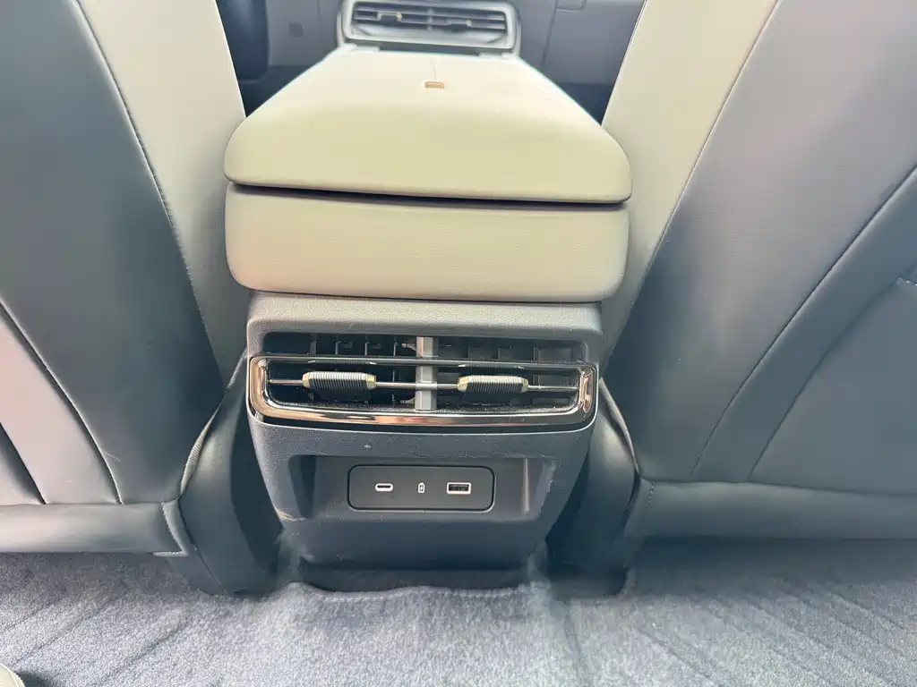 Lynk & Co 07 EM-P 2024 EM-P 126 Pro
