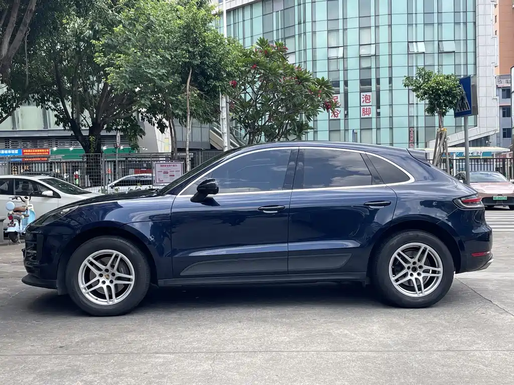 Porsche Macan — миниатюра 3