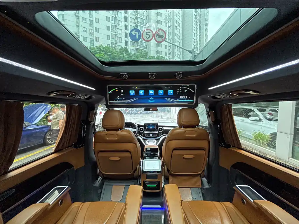Mercedes-Benz V-Class — миниатюра 13