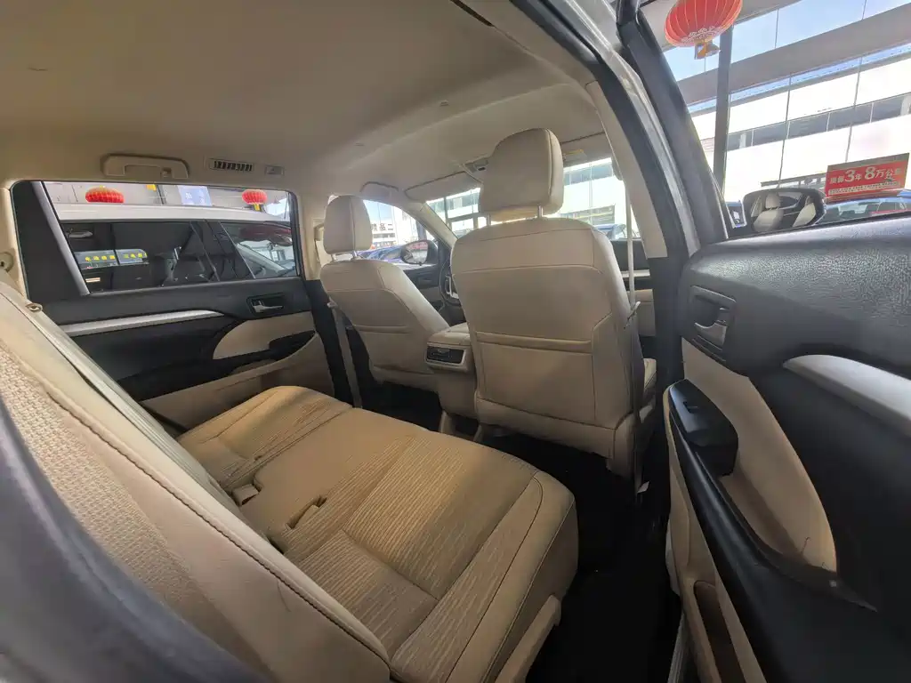 Toyota Highlander — миниатюра 10