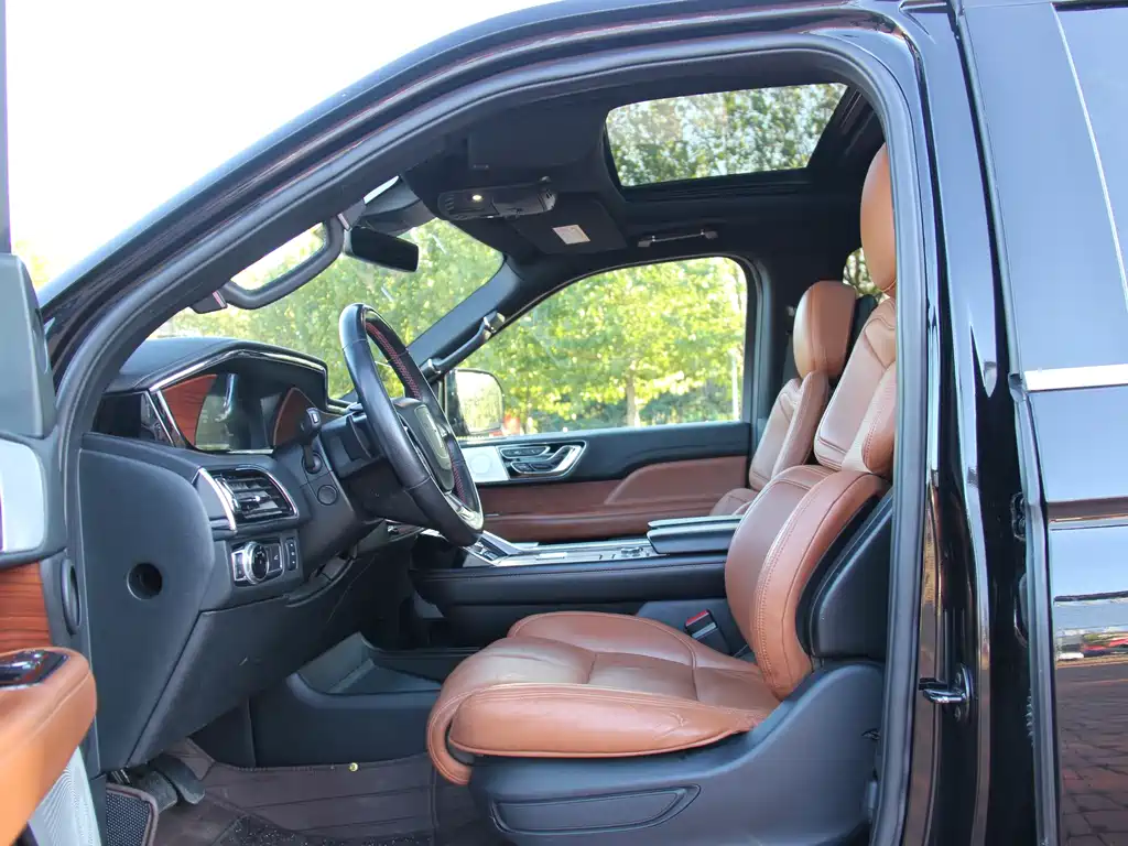 Lincoln Navigator — миниатюра 13