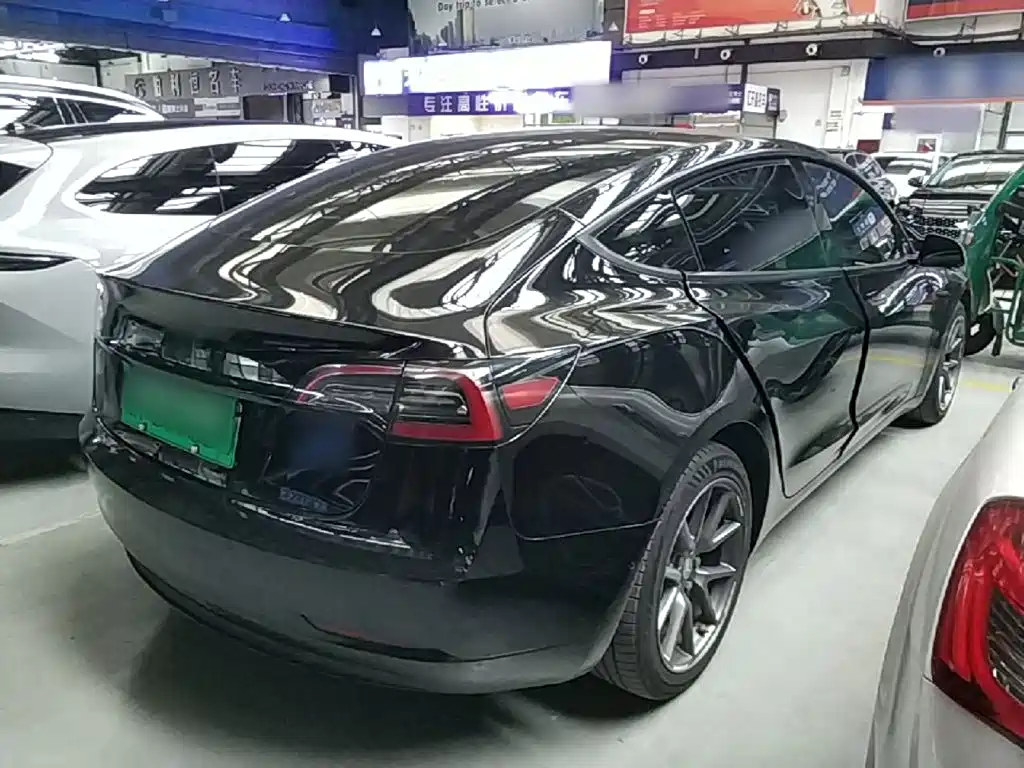 Tesla Model 3 — миниатюра 7