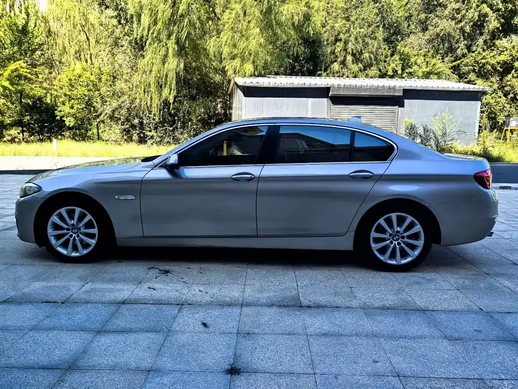 BMW 5 Series — миниатюра 6