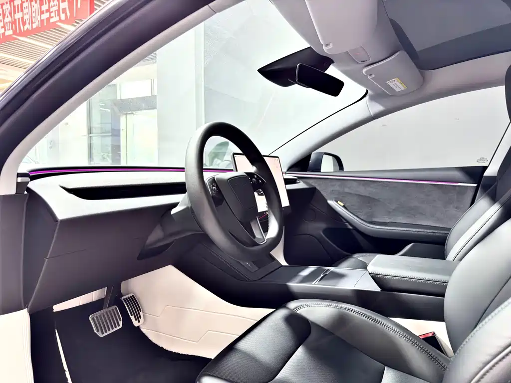Tesla Model 3 — миниатюра 10