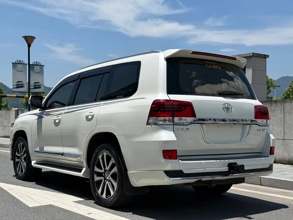 Toyota Land Cruiser 2019 5.7L AT